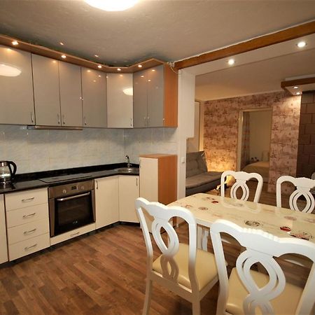 Ludvika Elegance Apartment Liepāja Buitenkant foto